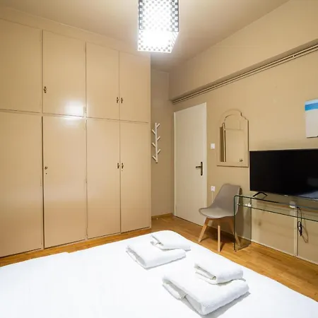 Modern Art Flat At Downtown Apartment