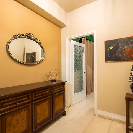 Modern Art Flat At Downtown *
