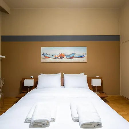 Modern Art Flat At Downtown